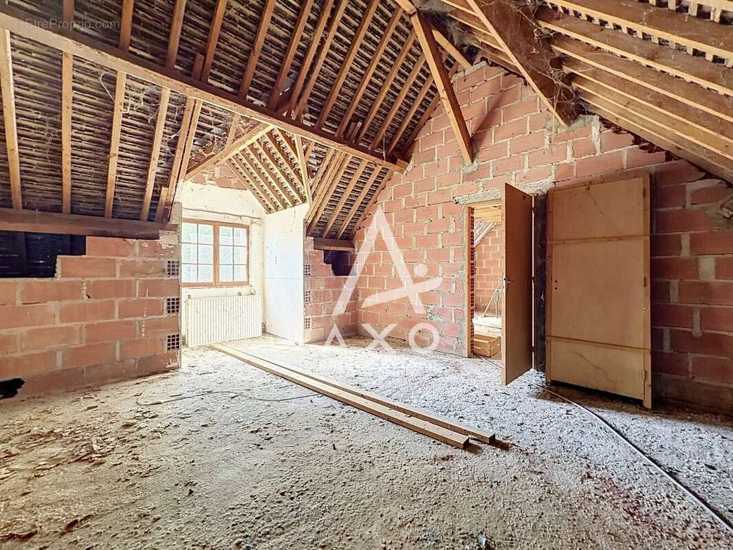 Maison familiale avec garage et dépendance - photo 11