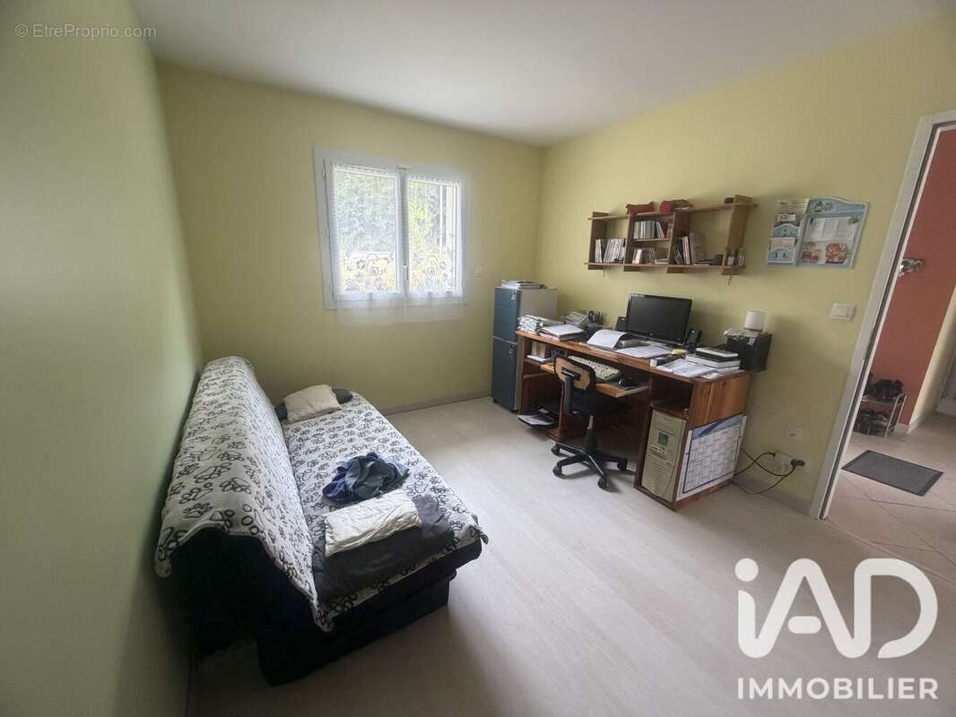 Maison 213 m² à Eglise-Neuve-D'issac  - photo 6