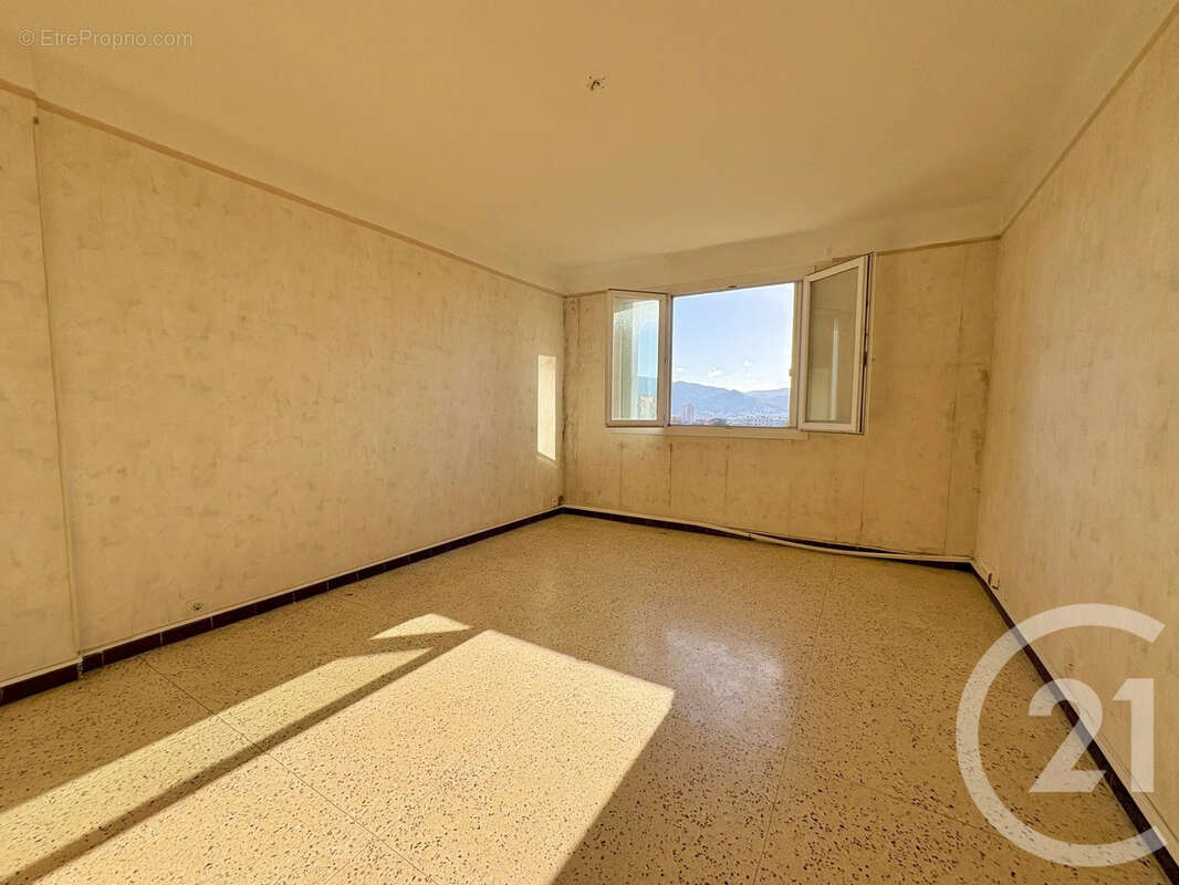 Appartement à MARSEILLE-4E