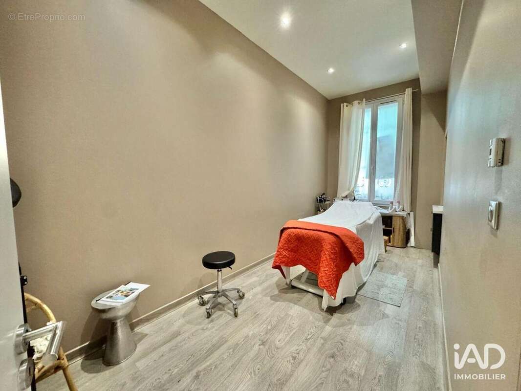 Photo 8 - Commerce à NIMES