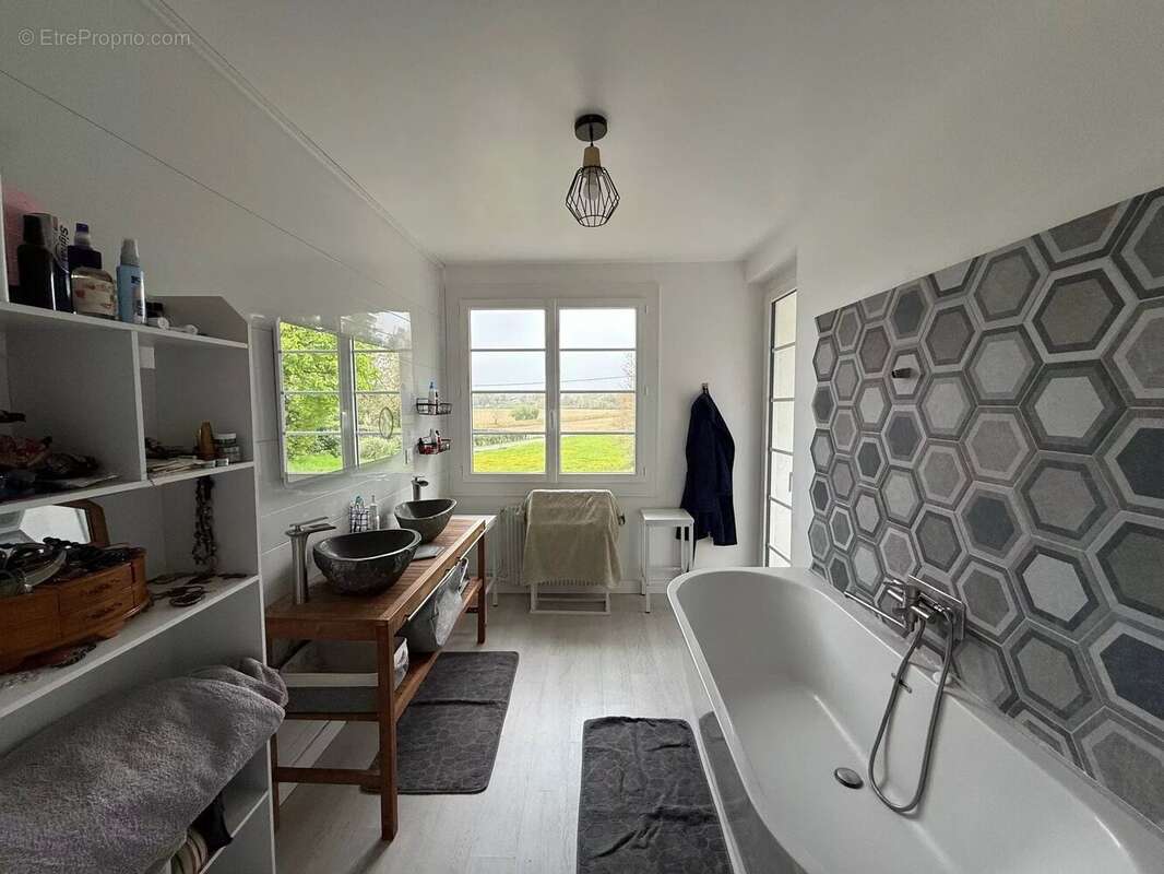 Maison à CASTAGNEDE