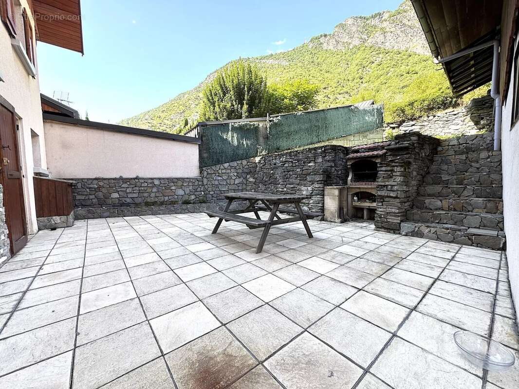 Maison à SAINT-JULIEN-MONT-DENIS