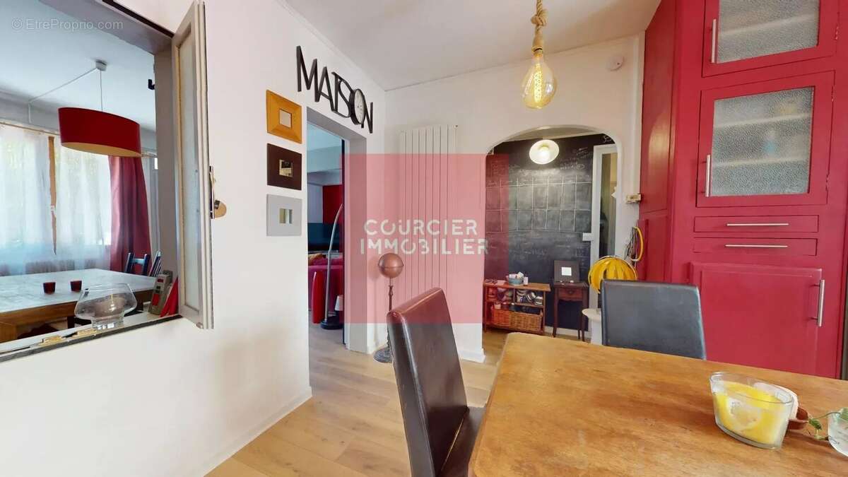 Maison à LE MESNIL-SAINT-DENIS