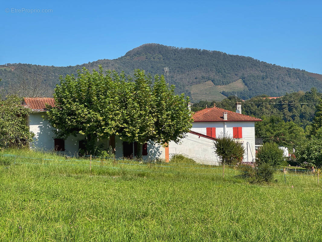 Terrain à SAINT-JEAN-PIED-DE-PORT
