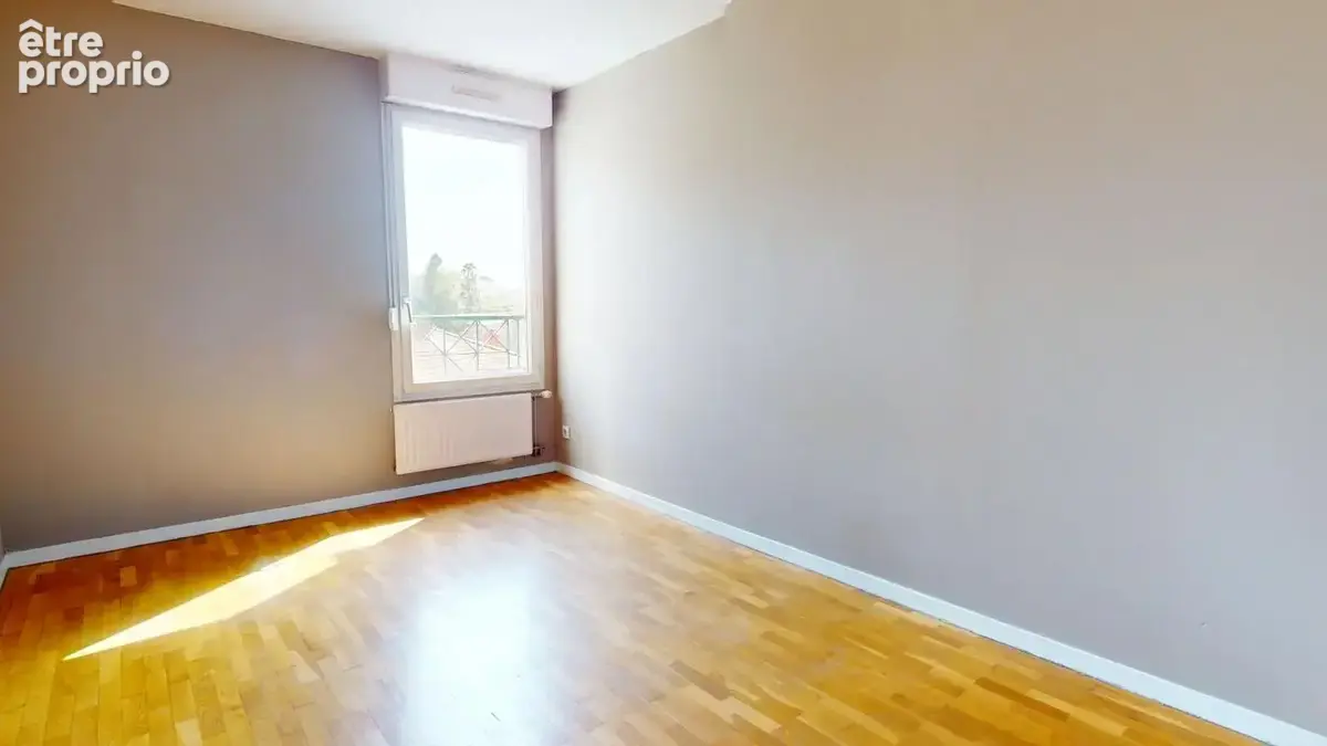 Rare T3 au coeur de Montchat avec balcon et garage ! - photo 7