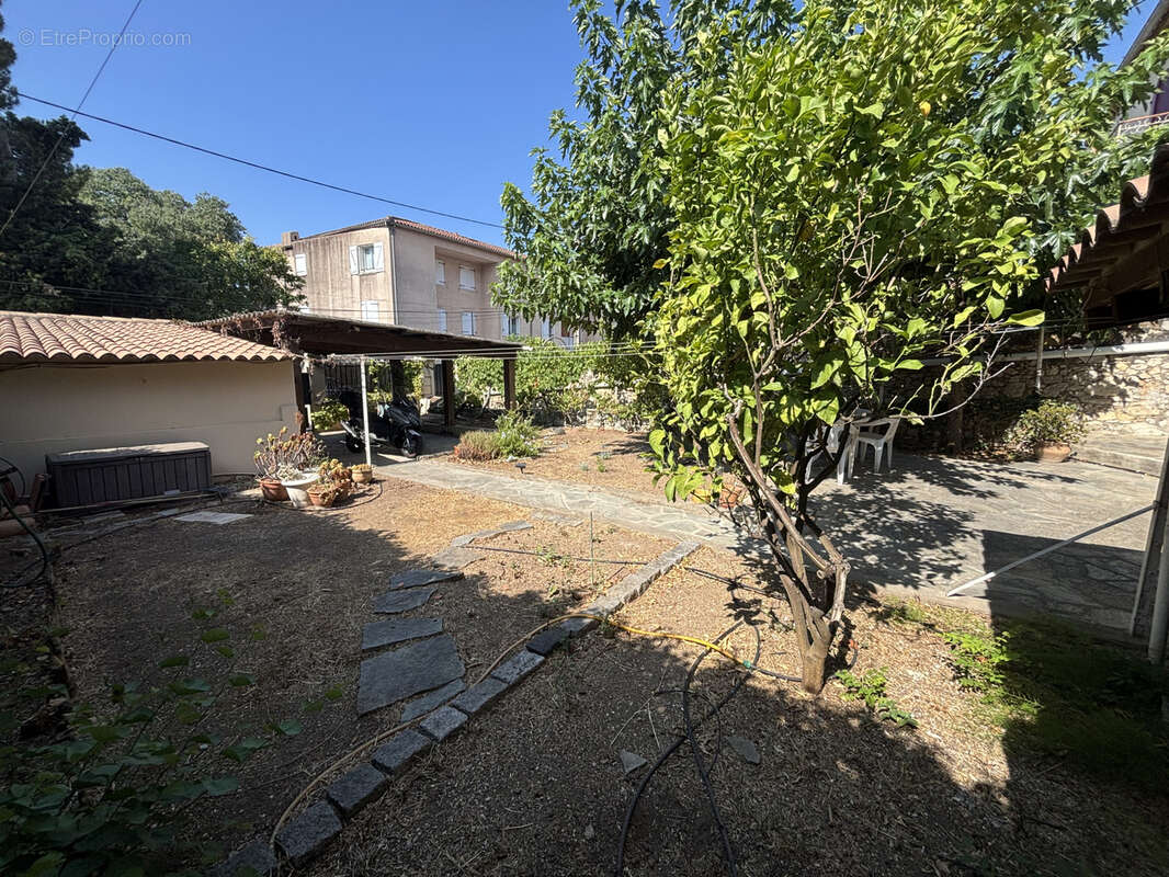 Exclusivité  Toulon La Loubière maison 146 m2 avec garage sur terrain piscinable - photo 6