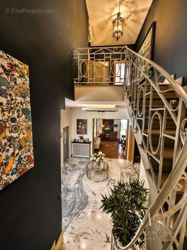 Maison 280 m² à Le Cannet  - photo 8