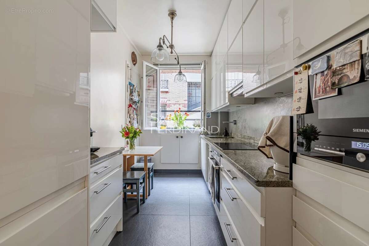 Appartement à PARIS-16E