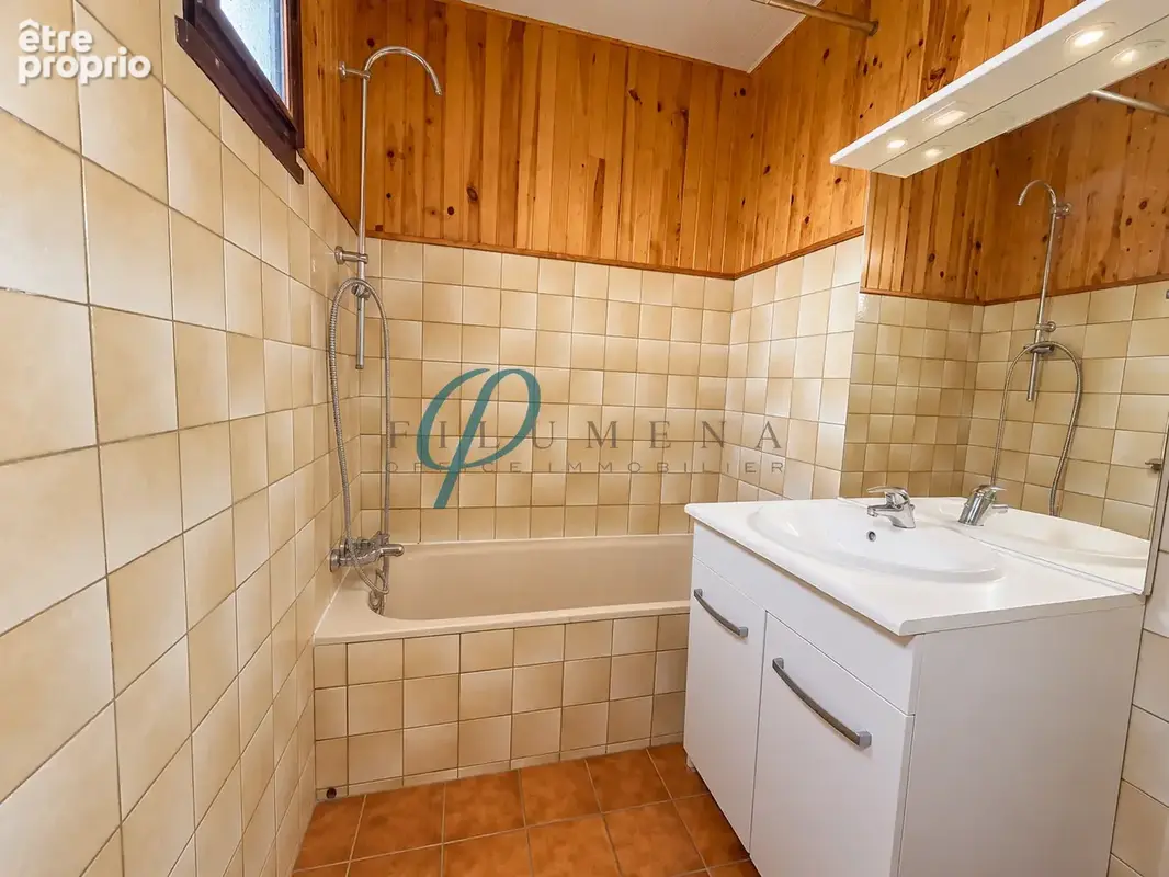 Maison en pierre à rénover, 2 chambres, cheminée et grenier aménageable, Charme de l'ancien et beau potentiel - photo 6
