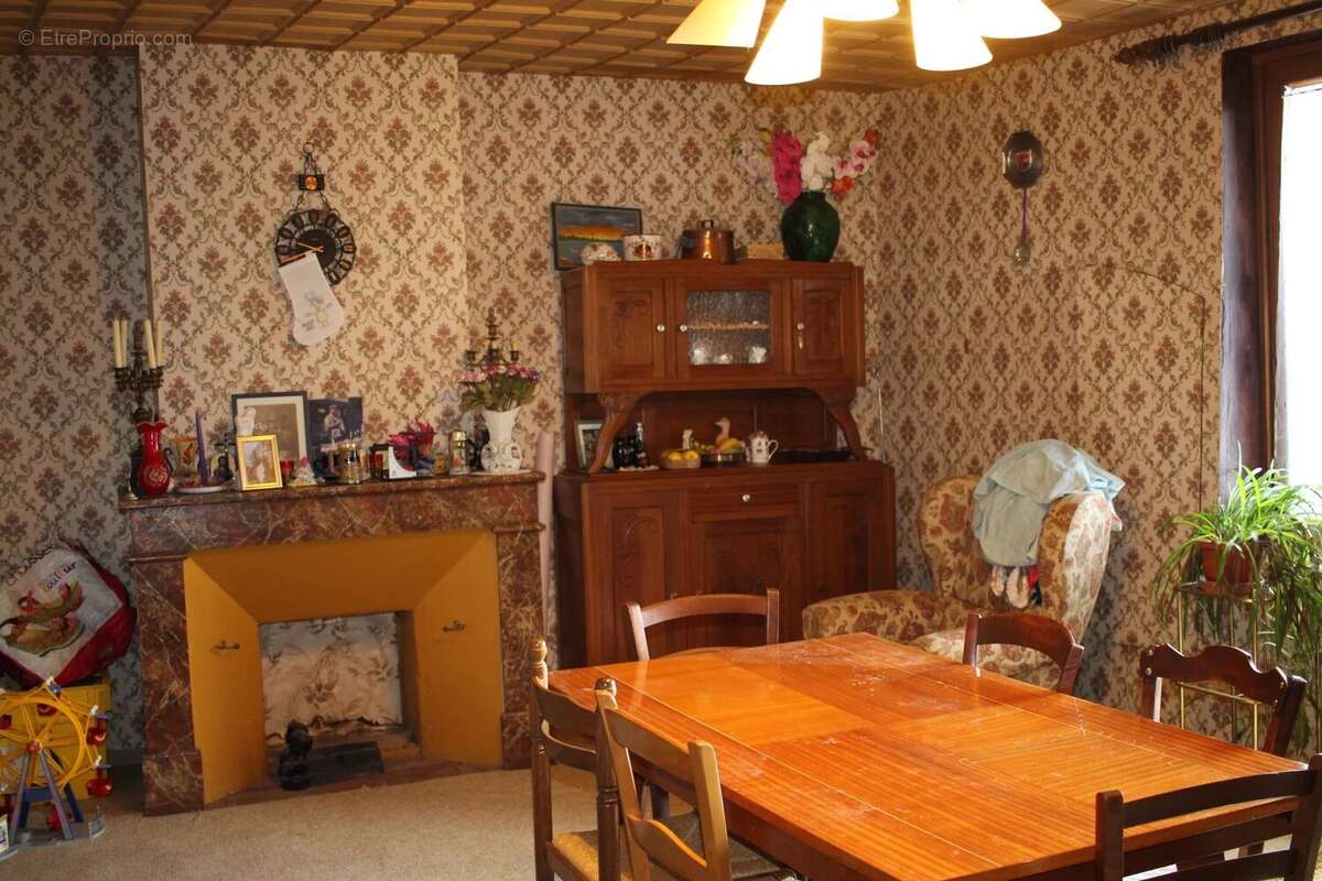 Maison à CAHUZAC-SUR-VERE