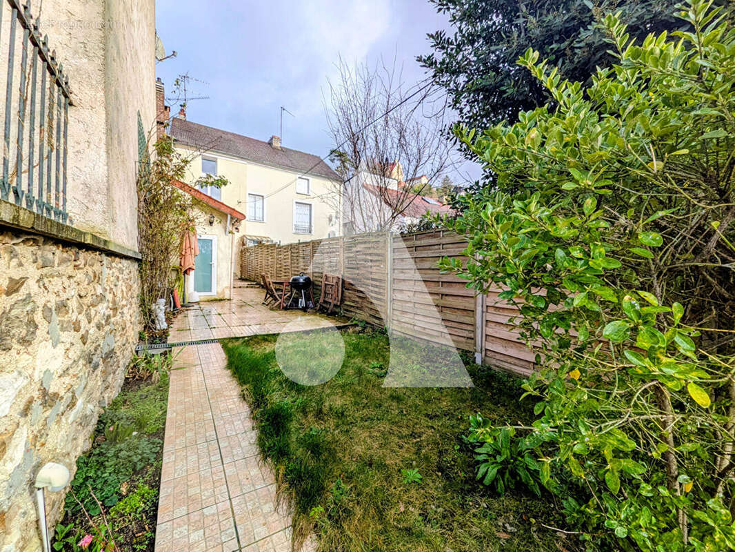 Maison à LA FRETTE-SUR-SEINE