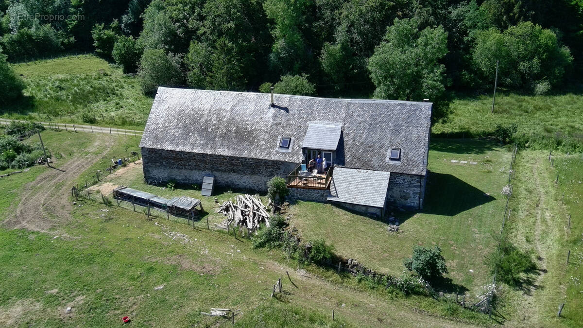 Maison à LA TOUR-D'AUVERGNE