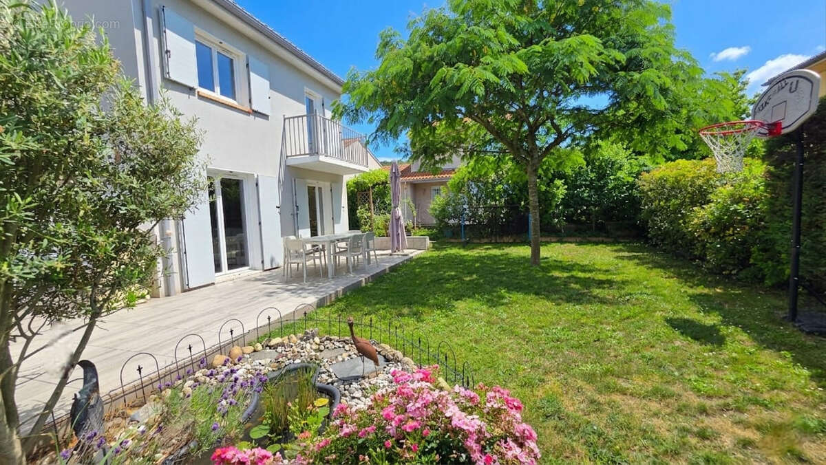 Maison à SAINT-PIERRE-DE-CHANDIEU