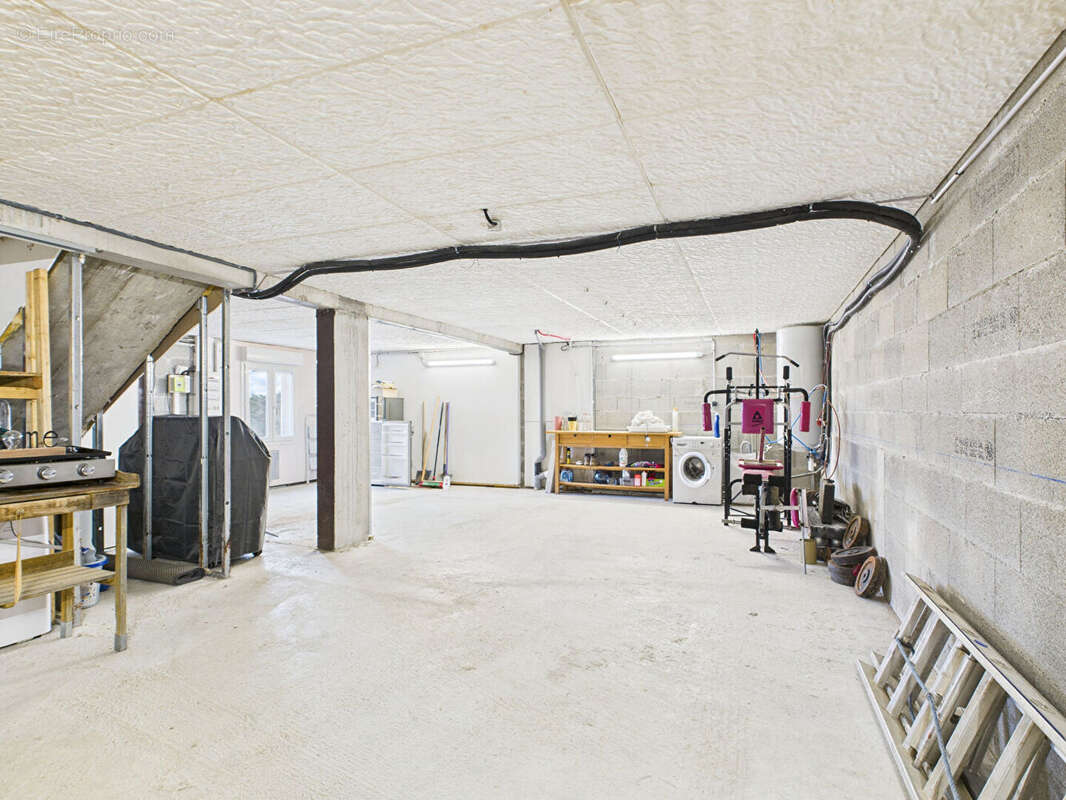 Maison à LE CRESTET