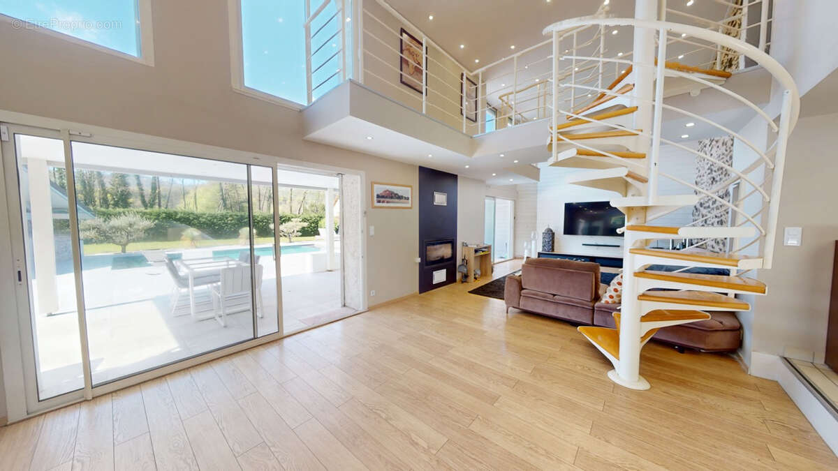 Maison 208 m² avec piscine, jacuzzi, et dépendance - photo 2