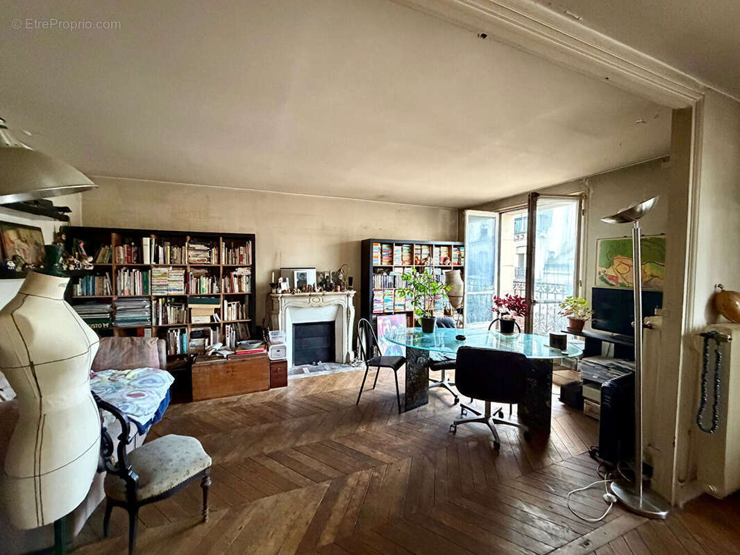Appartement à PARIS-18E