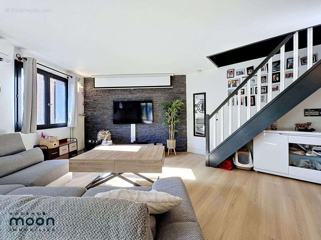 A Vendre - T4 Duplex 75m² avec terrasse et Garage Secteur Perron - photo 6