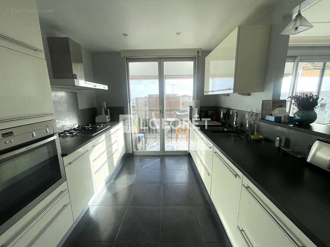 Appartement à SAINT-LAURENT-DU-VAR