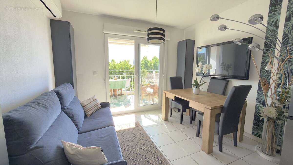 Appartement à SAINT-LAURENT-DU-VAR