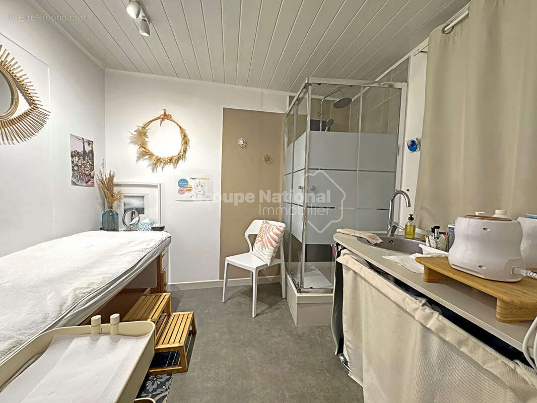 Commerce à CASTRIES