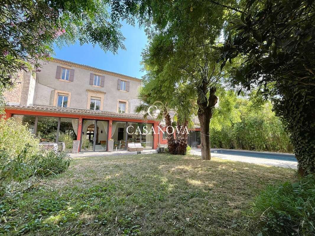 Maison de caractere avec jardin et piscine. grand garage. centre-ville tous commerces. potentiel chambres d'hotes et gites. 40 k - photo 29