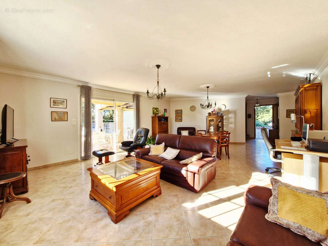 Maison à RESTINCLIERES