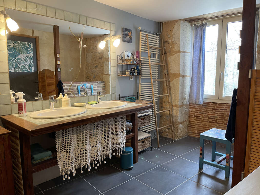 Maison à CHAMPCEVINEL