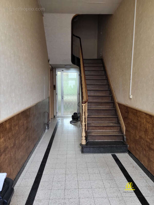 couloir d&#039;entrée - Appartement à VIREUX-MOLHAIN