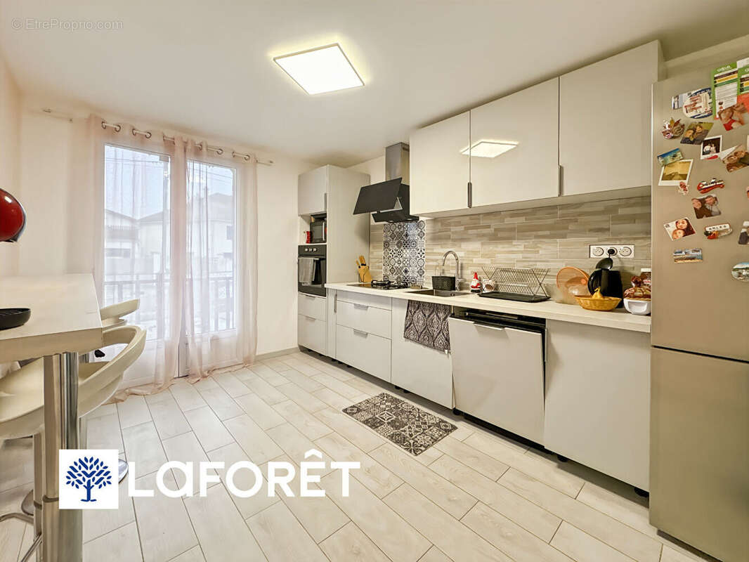 Maison à SAINTE-GENEVIEVE-DES-BOIS