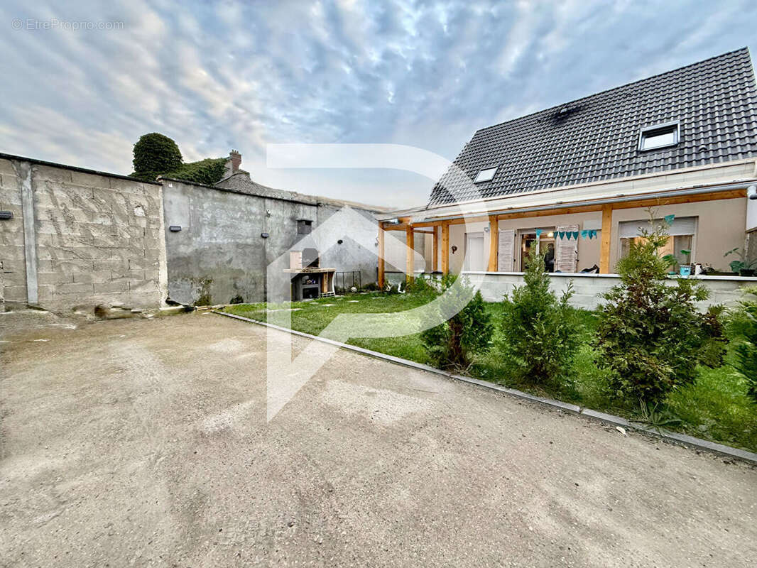 Maison à MONTATAIRE