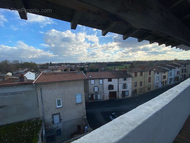 Maison à MARINGUES