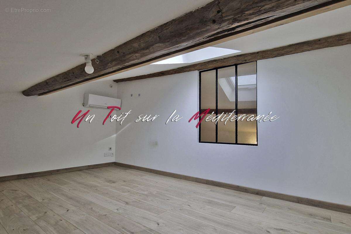 Appartement à SOLLIES-PONT