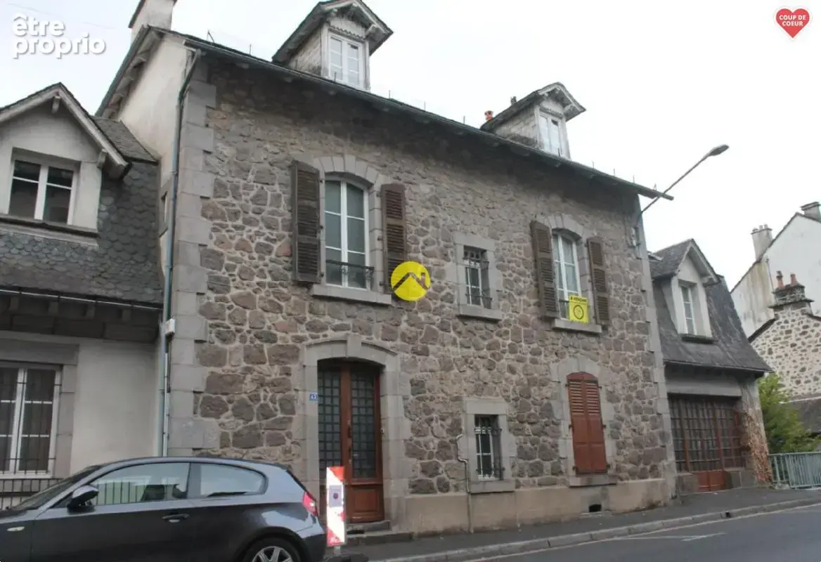 Maison à VIC-SUR-CERE