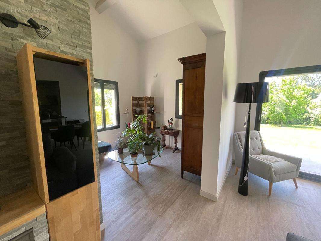 Villa contemporaine sur  Boisset Et Gaujac 6 pièce(s) 141 m2 possibilité 2 appartements sur terrain plat de 1482 m2 - photo 7