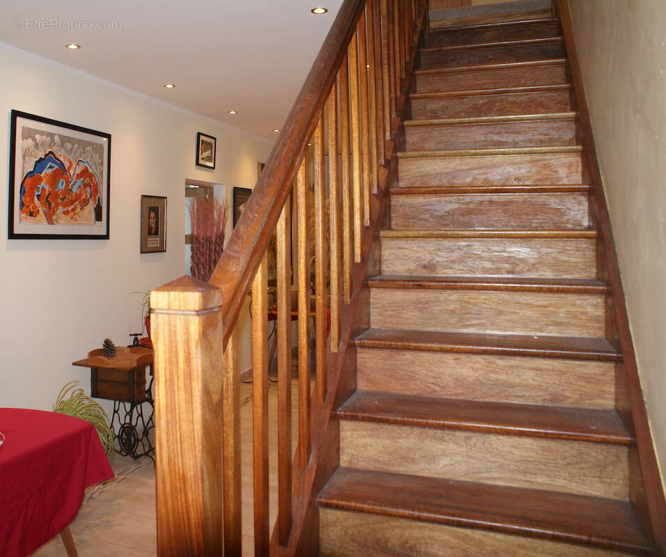 Magnifique maison en pierre renovée, avec vues,  sur terrain d'environ 1162m2 - photo 26