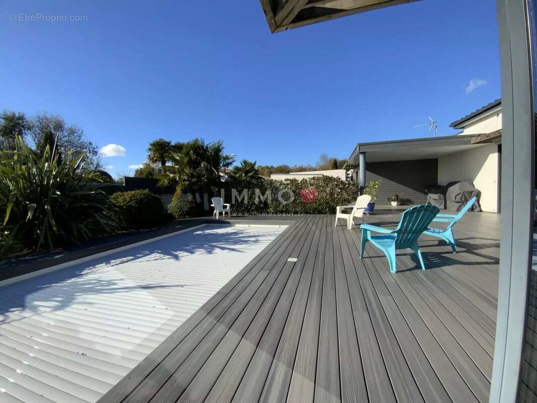 Maison contemporaine lumineuse avec piscine et jardin paysagé - photo 18