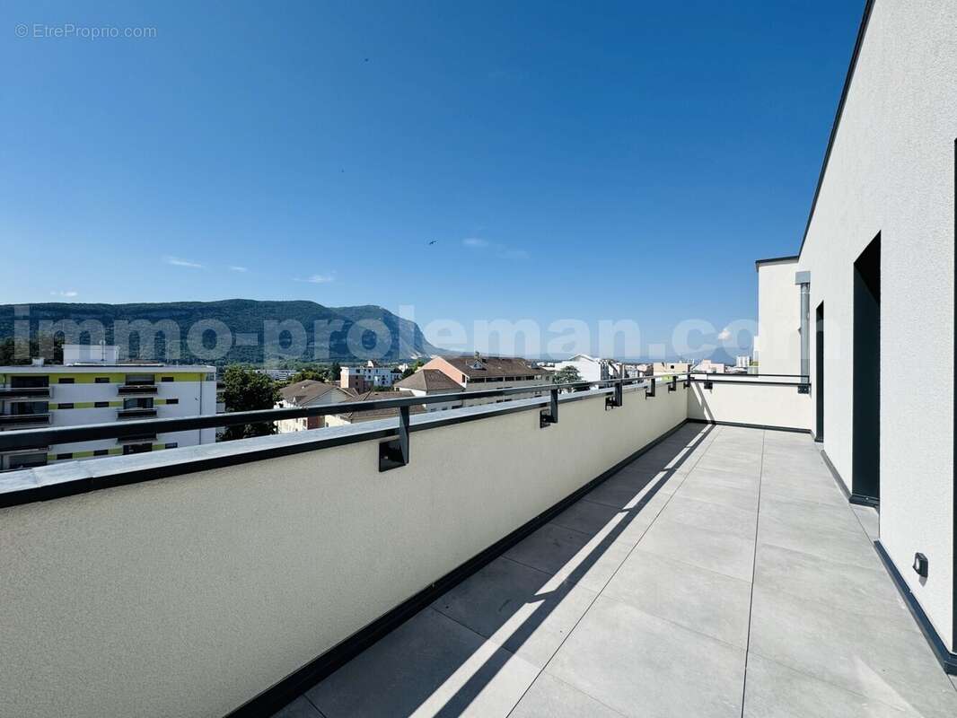 Appartement_T4_Ambilly_belle_superficie_prox_frontière_Suisse_tram_Ceva_direction_Genève_Secteur_calme_Verdoyant_Frontaliers_Cuisine_séjour_chambre_1_chambre_2_chambre_3_chambre_4_salle_de_bain_1_salle_de_bain_2_terrasse_
