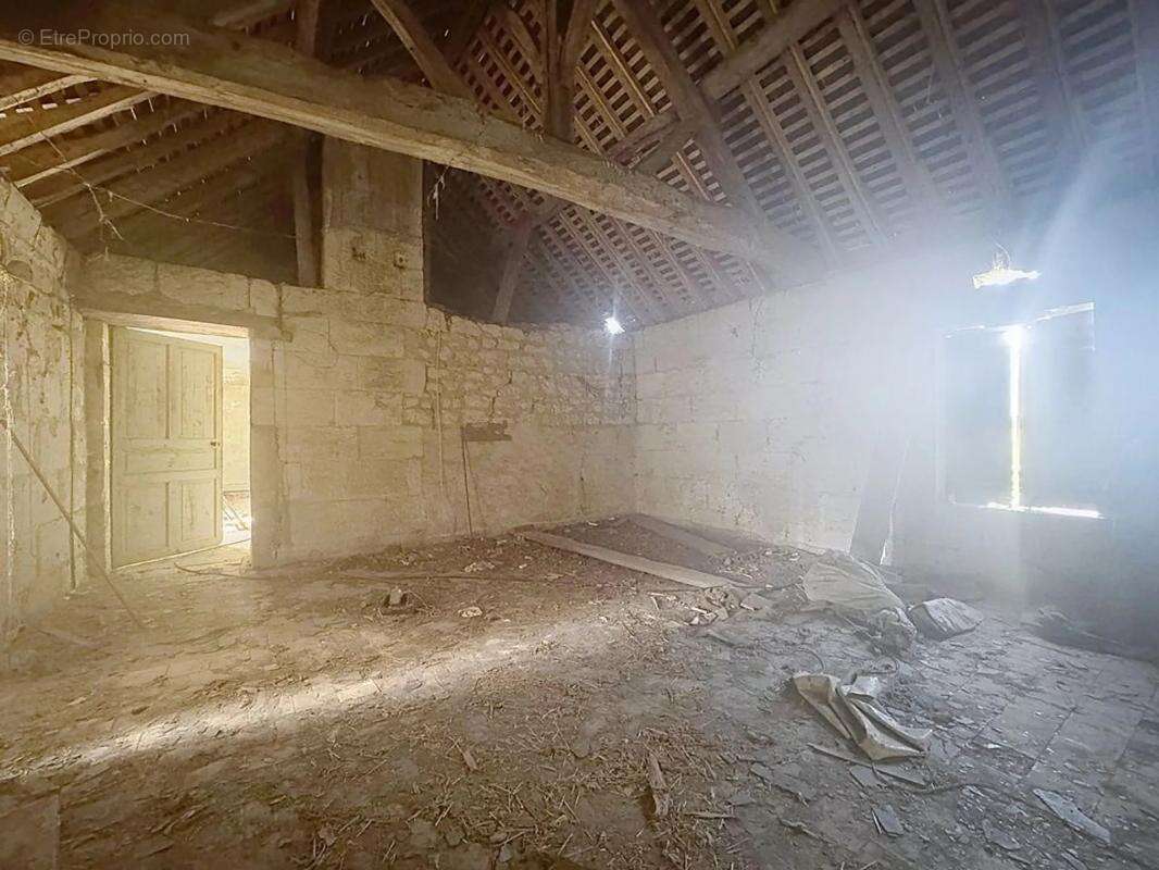 Maison à SAINT-MACAIRE-DU-BOIS