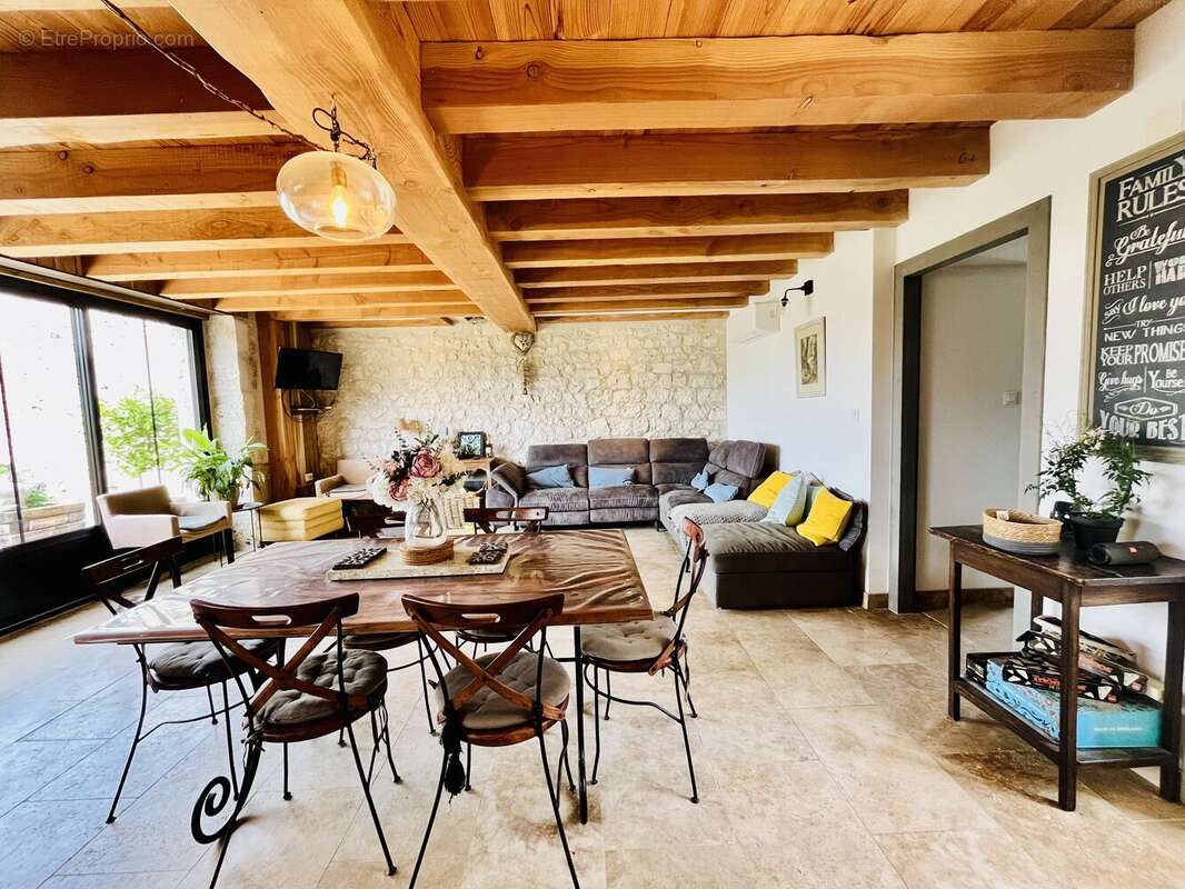 Elégant manoir avec dépendances, appartement d'amis et projet de rénovation - photo 18