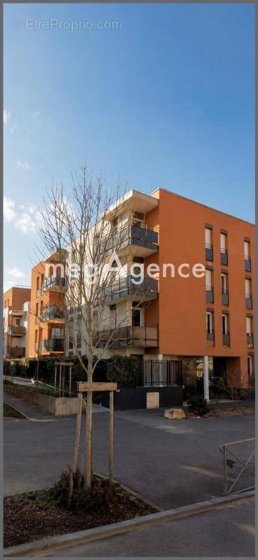 Appartement à MEYZIEU