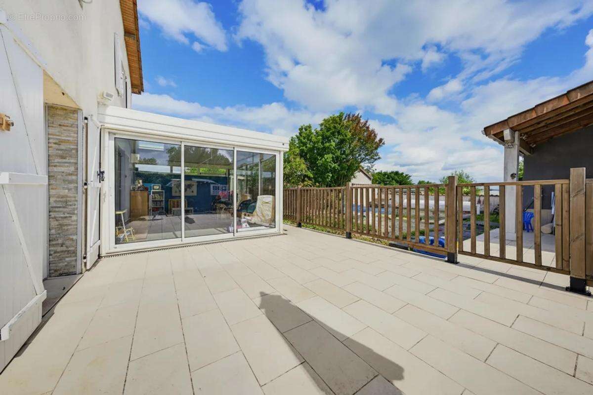 Maison de 6 pièces de 160 m² à Izon - photo 13