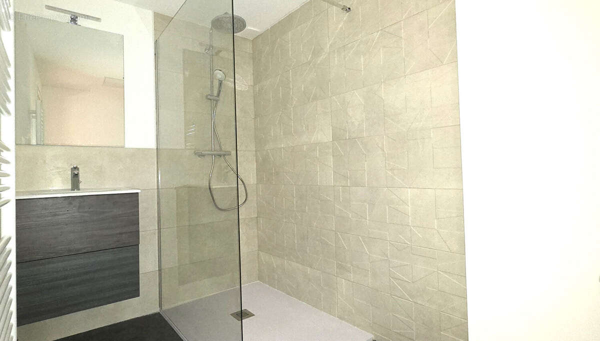 Appartement à MAUGUIO