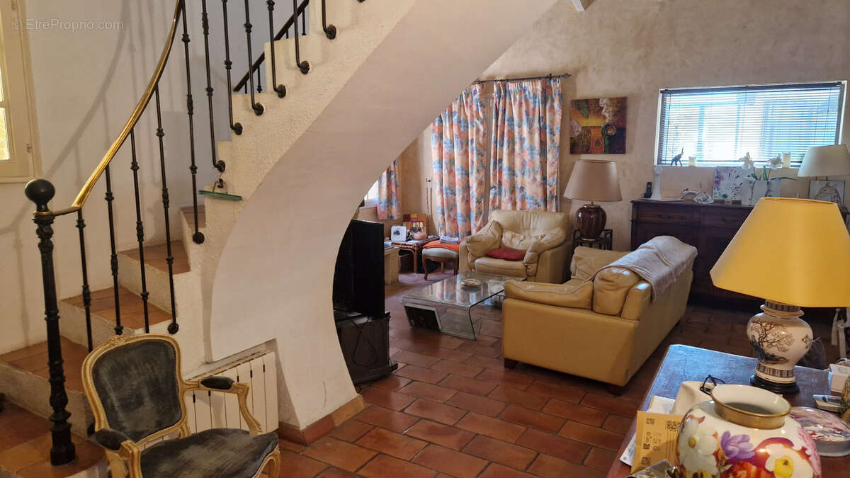 Langlade, en vaunage, villa traditionnelle r+1 avec dependances - photo 3