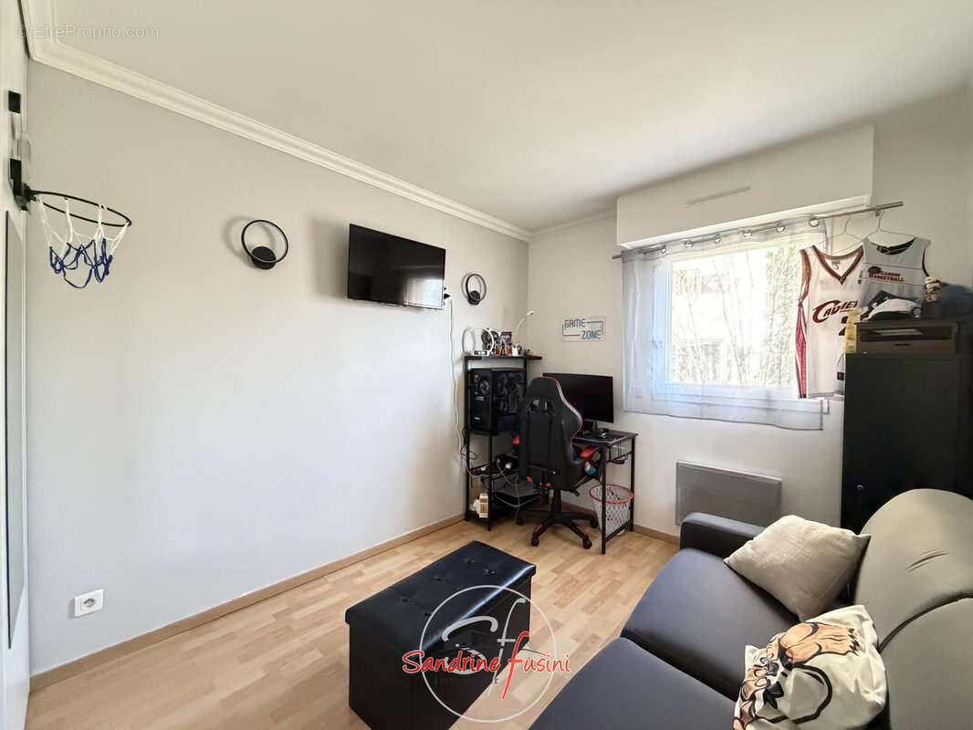 Appartement à CARROS