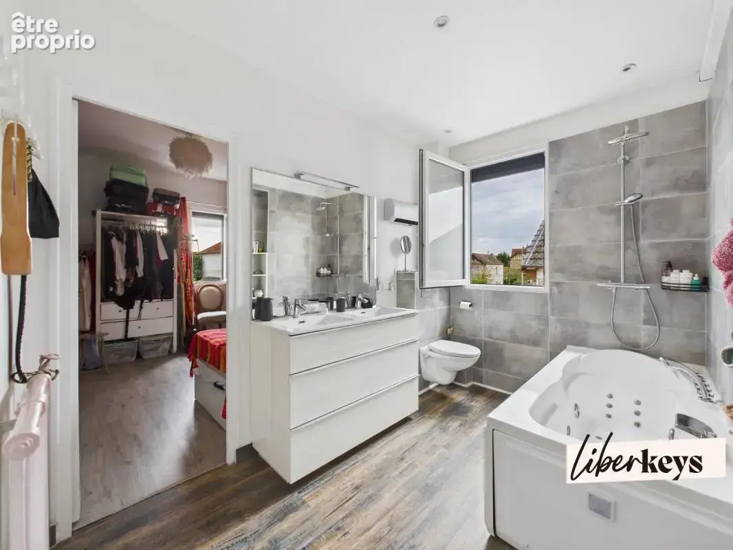 Maison familiale 223 m² avec jardin, terrasses et garage – Villemomble - photo 5