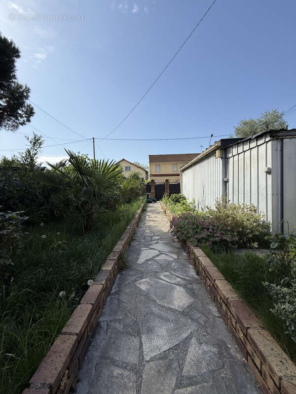 Maison à LE BLANC-MESNIL