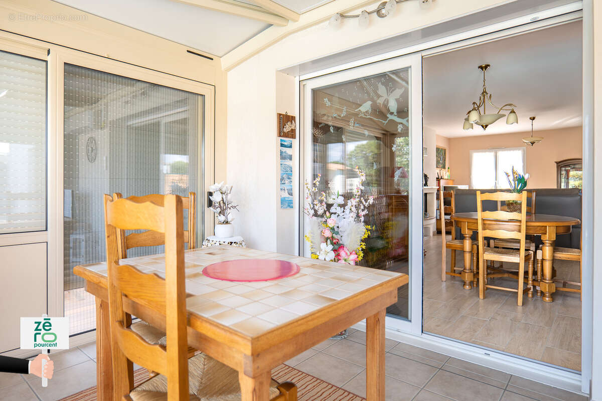 Longeville-sur-Mer   Maison de plain-pied 3 chambres avec piscine, véranda, garage et panneaux solaires   Hype - photo 17