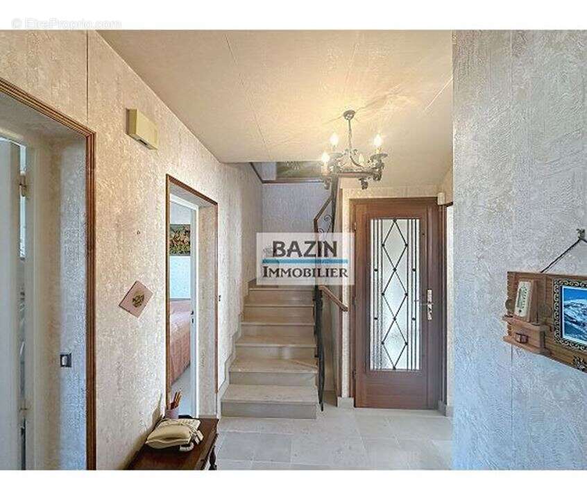 Maison à SAINTE-GENEVIEVE-DES-BOIS