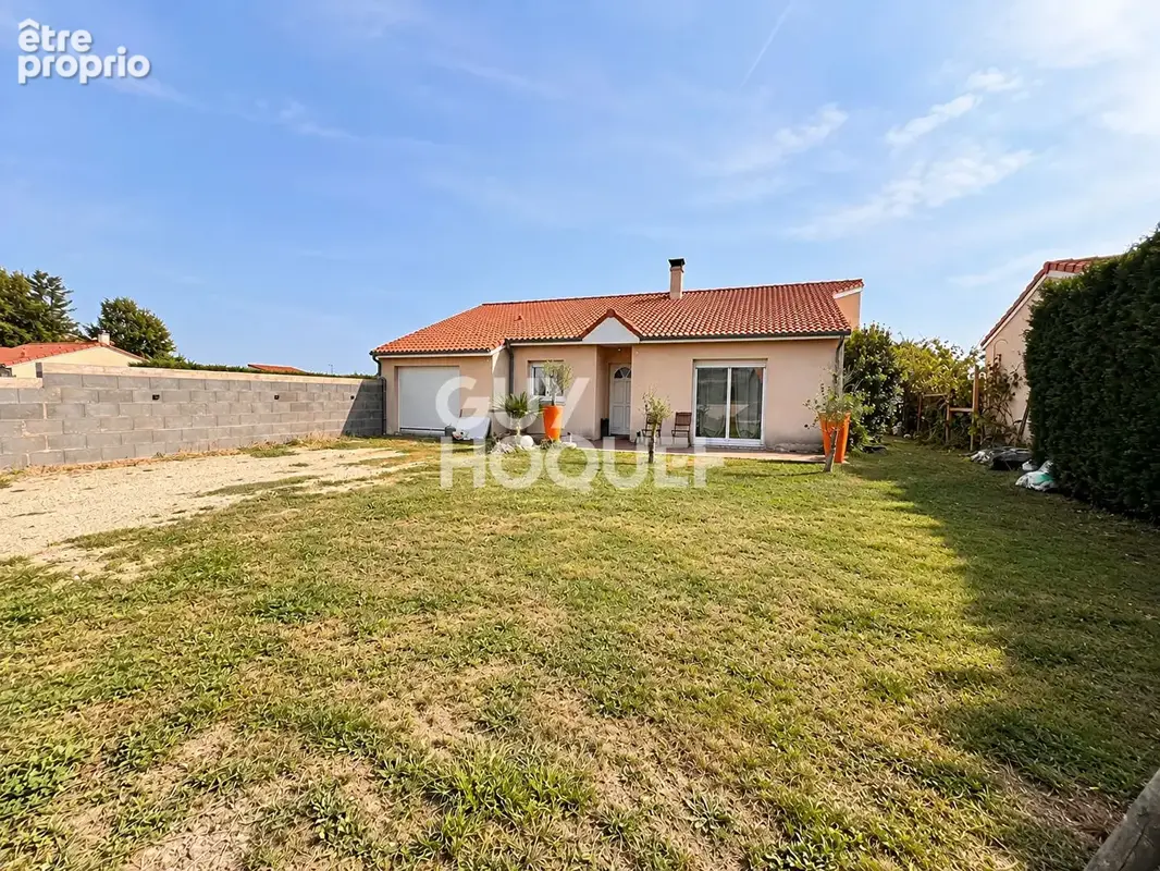 YSSAC LA TOURETTE - Plain pied 103 m2, 3 chambres, Piscine - photo 1