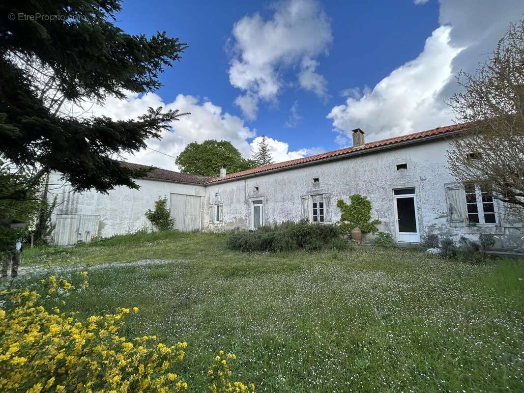 Deux maisons et une grande grange - photo 2